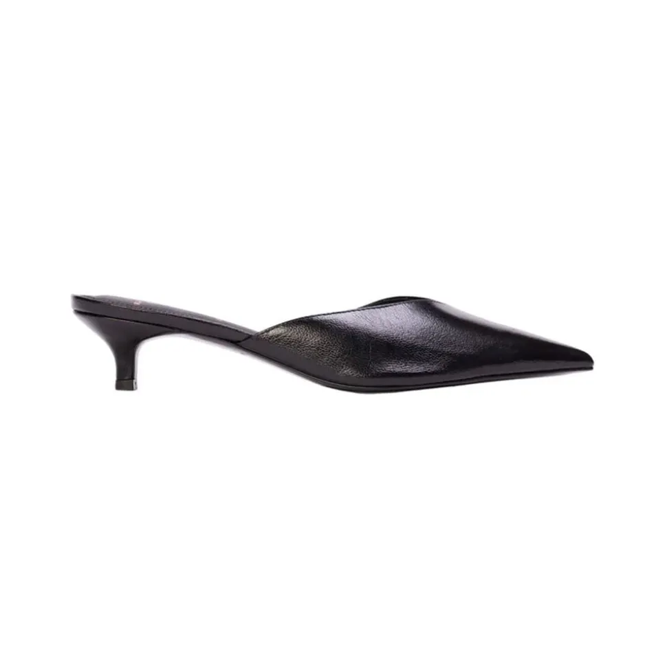 Sofia 35 in Black Leather