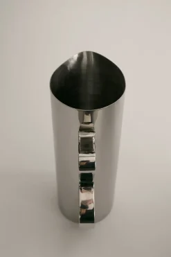 Squiggle Pitcher