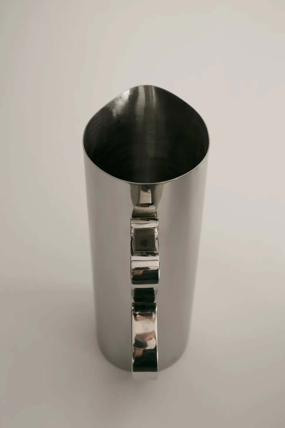 Squiggle Pitcher