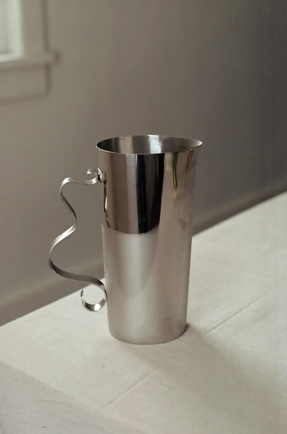 Squiggle Pitcher