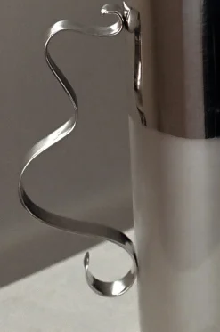 Squiggle Pitcher