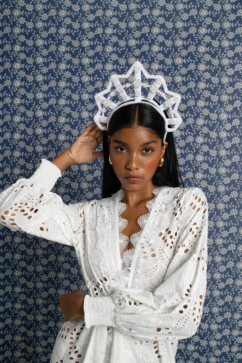 Star Shaped Pearl Headpiece in White Velvet
