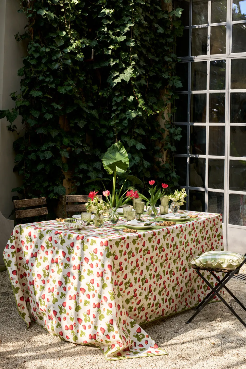 Strawberry Placemat and Napkin Set in Green