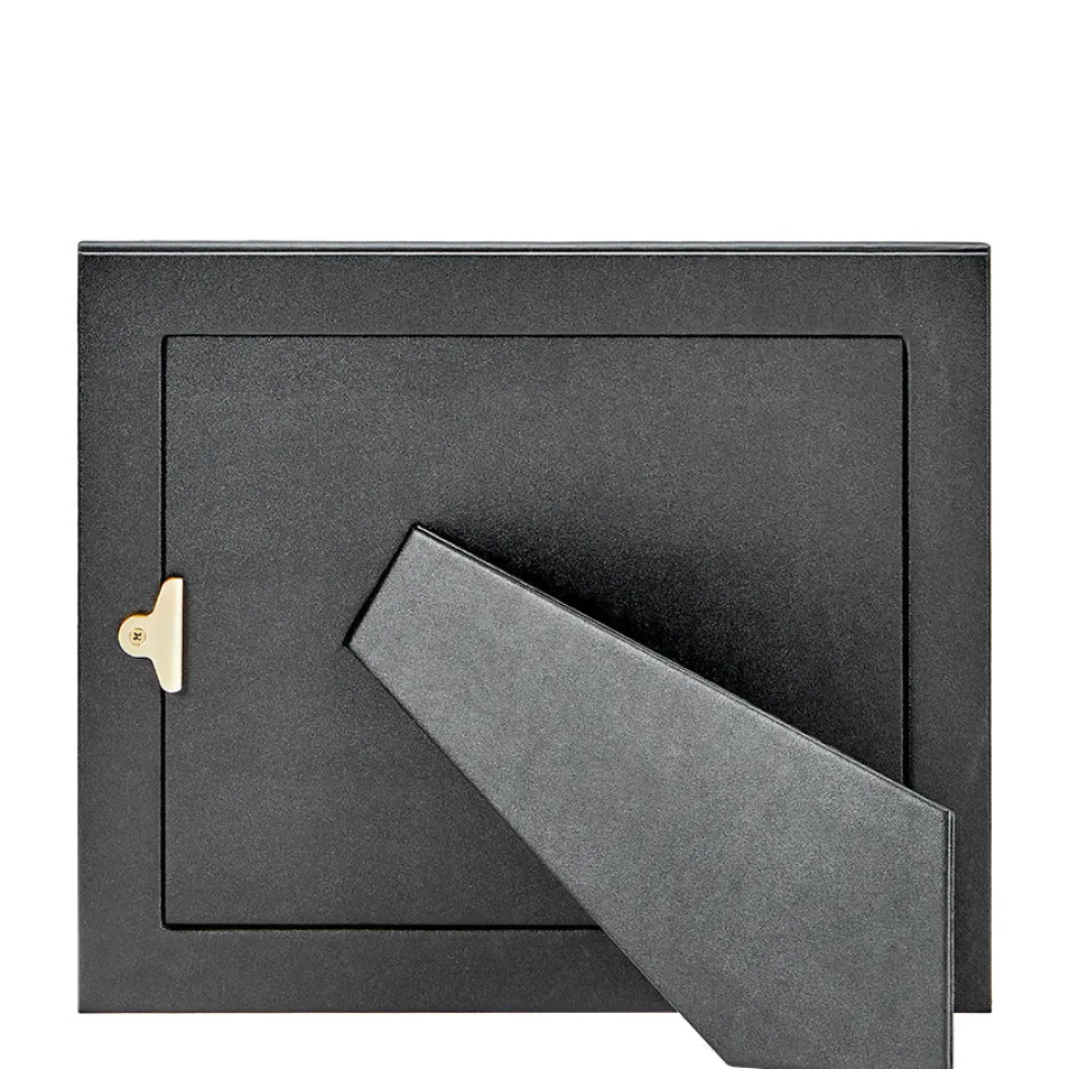 Studio Frame in Black Traditional Leather