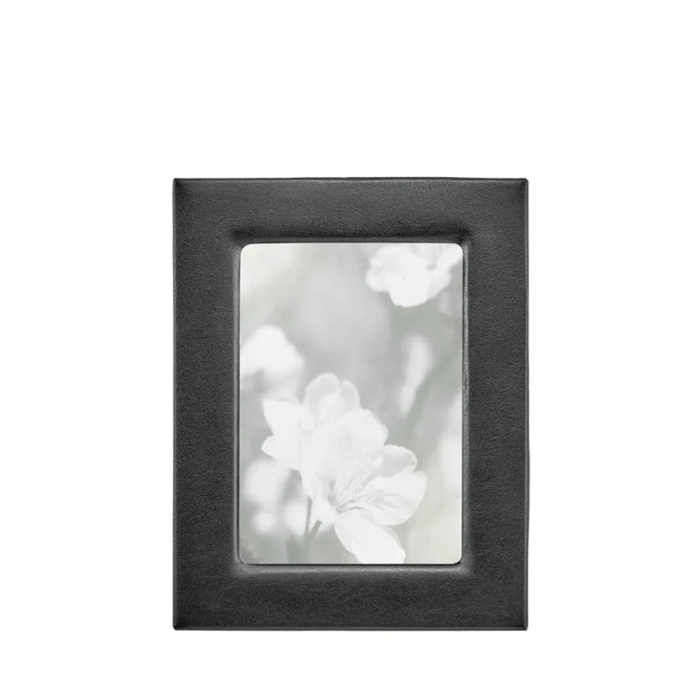 Studio Frame in Black Traditional Leather