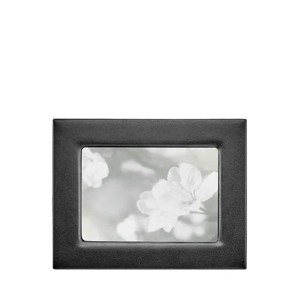 Studio Frame in Black Traditional Leather