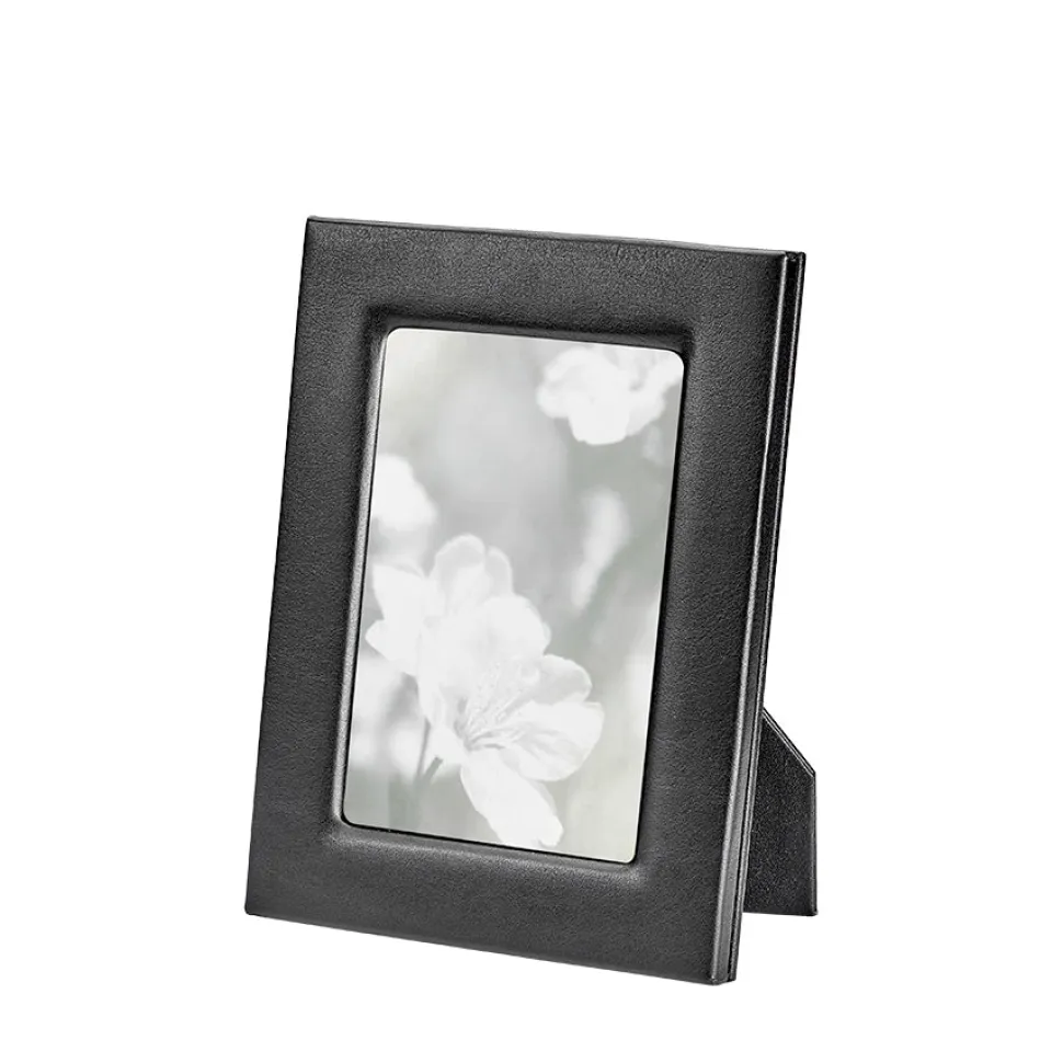 Studio Frame in Black Traditional Leather