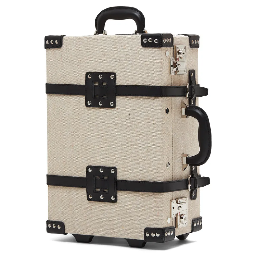 The Editor in Black Carryon