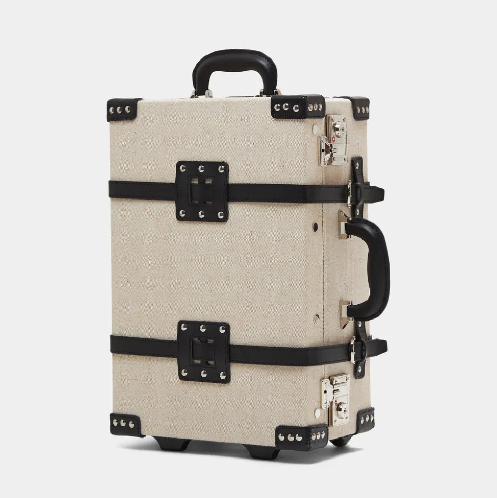 The Editor in Black Carryon