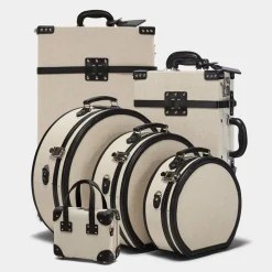 The Editor in Black Carryon