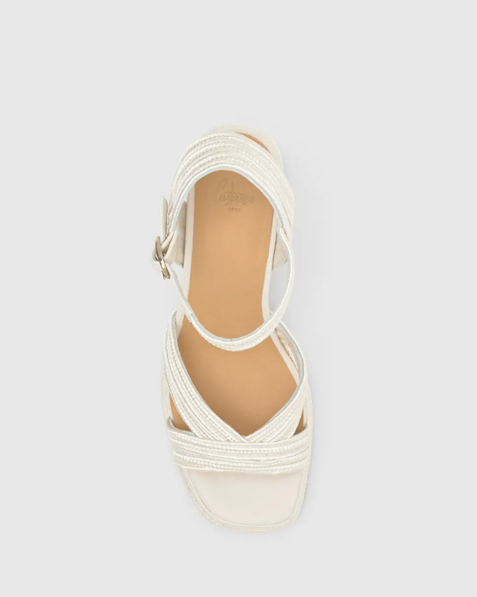 Valle in White