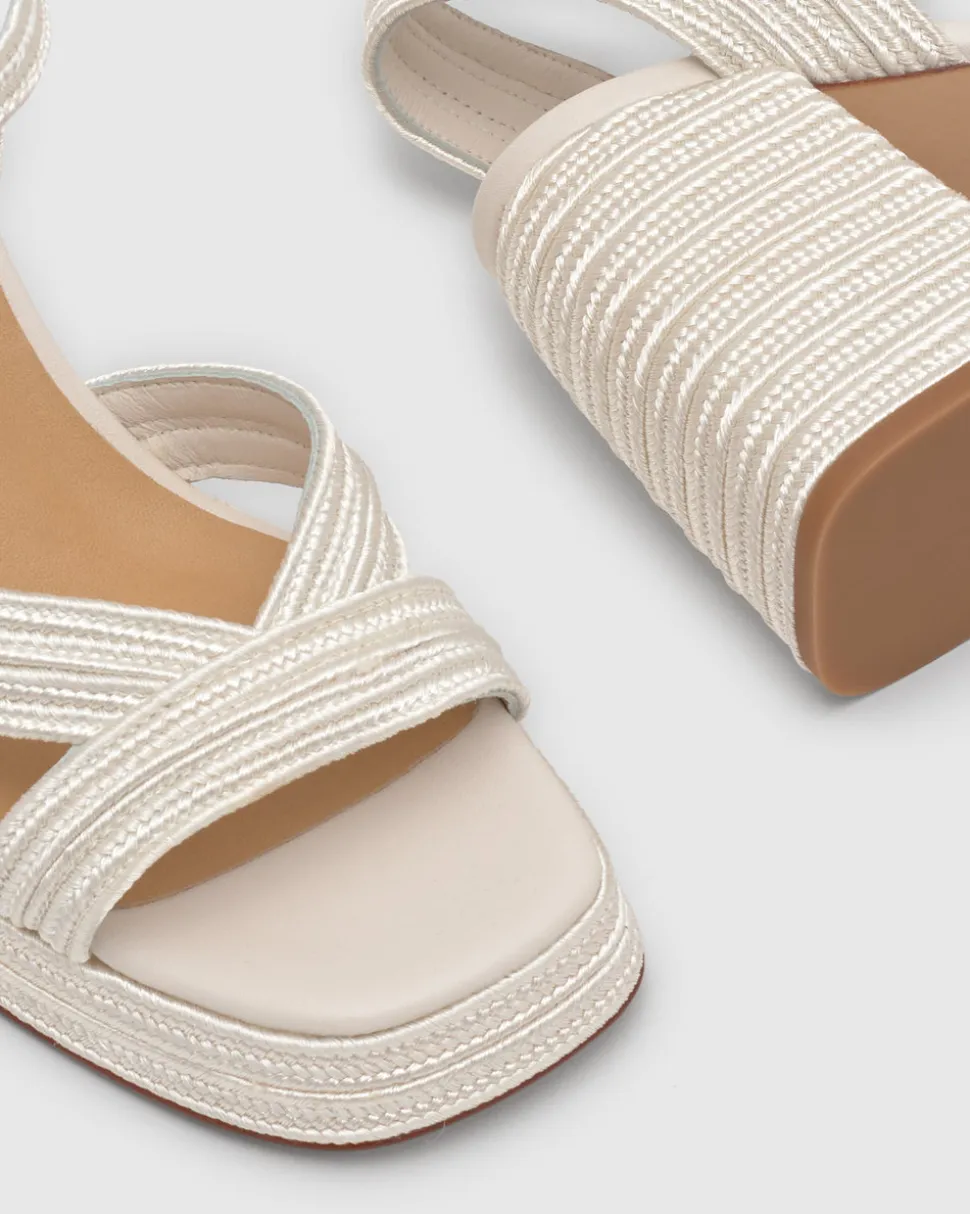 Valle in White
