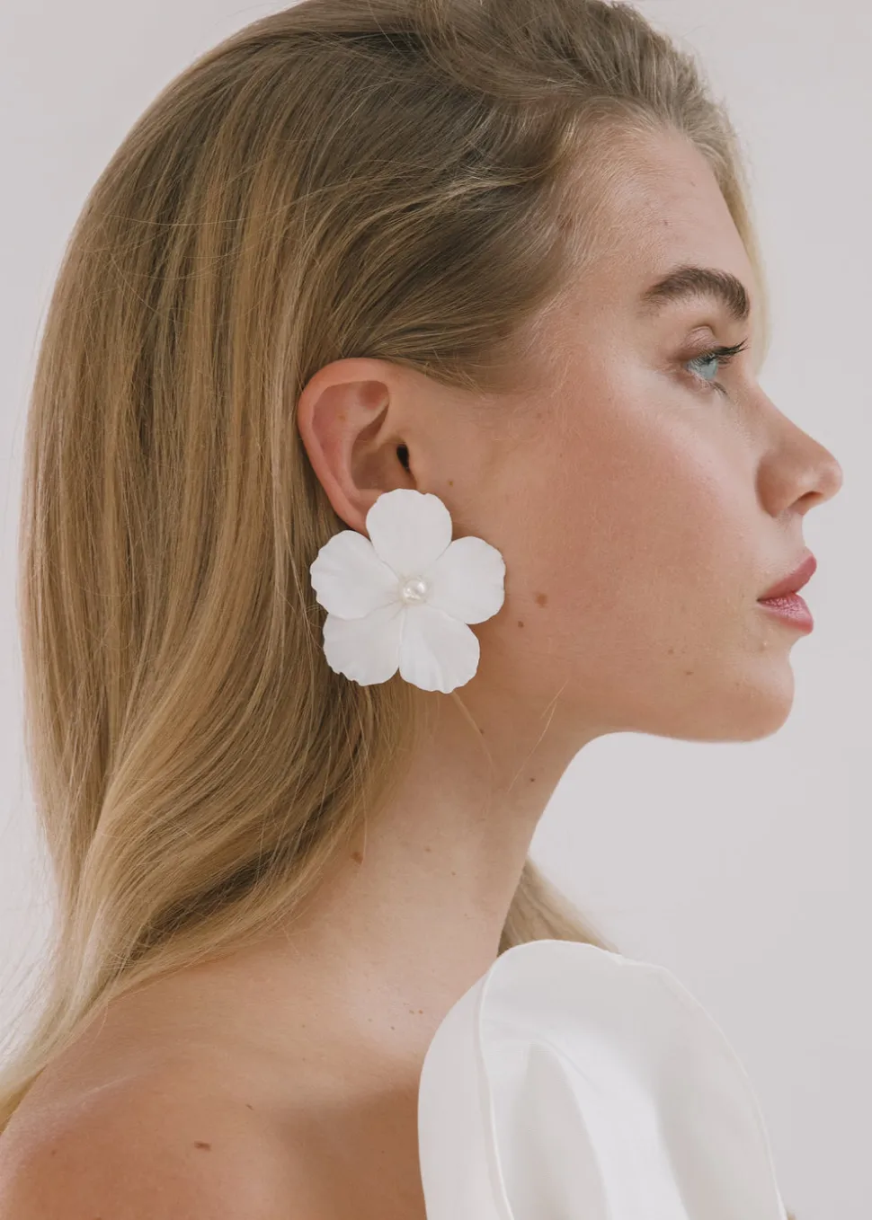 Verone Earrings in Cream
