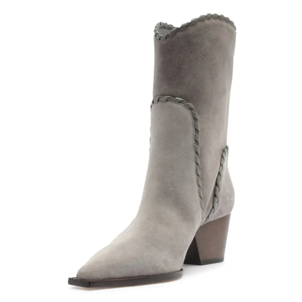 Victoria Saddle in Cement